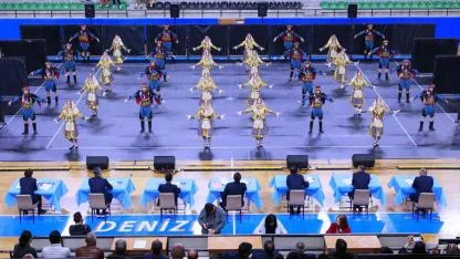 HALK OYUNLARI ŞÖLENİ İZLEYENLERİ MEST ETTİ