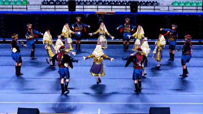 HALK OYUNLARINDA OKULLAR SAHNE ALDI