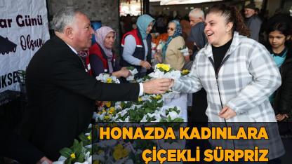 Honazda Kadınlara Çiçekli Sürpriz
