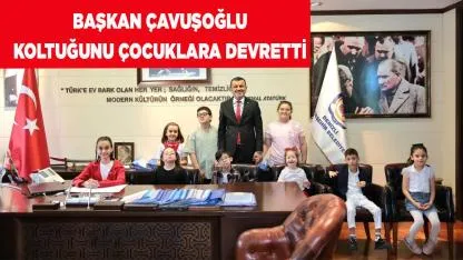 Başkan Çavuşoğlu koltuğunu çocuklara devretti