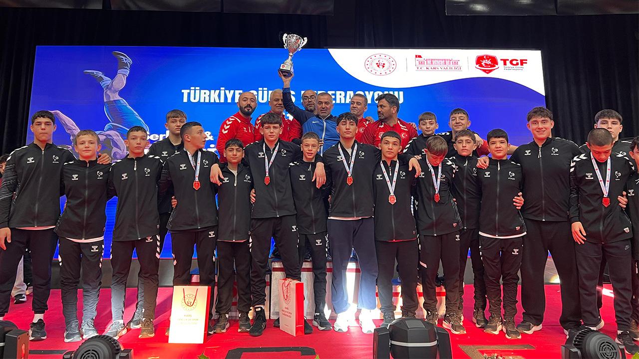 DENİZLİLİ GÜREŞÇİLER TÜRKİYE ŞAMPİYONU