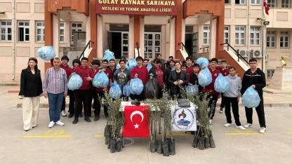 PAMUKKALE'DE ATIKLAR GENÇLERİN ELİNDE FİDANA DÖNÜŞTÜ