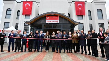 VALİ KÖŞGER, KIZILELMA CAMİİ’NİN AÇILIŞINI GERÇEKLEŞTİRDİ