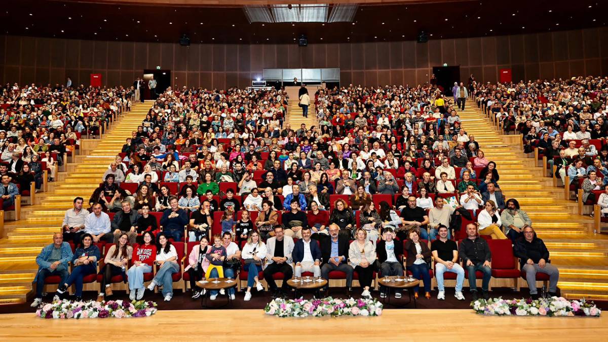 Sunay Akın’dan Denizli’de Cumhuriyet’e adanmış bir gece
