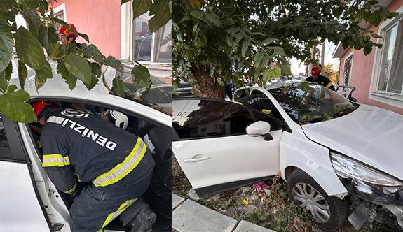 Otomobil yoldan çıktı, önce ağaca sonra eve çarptı