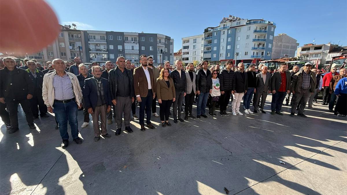 Sarayköylü çiftçiler'den tabutlu protesto