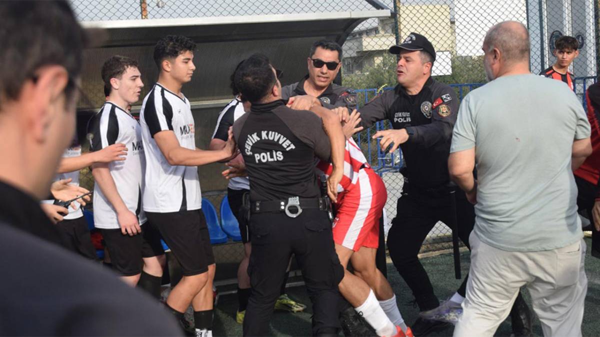 DENİZLİ'DE MAÇ SONU SAHA KARIŞTI