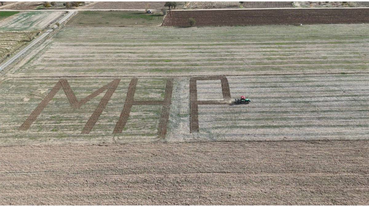 ACIPAYAM’LI ÇİFTÇİDEN MHP’YE ANLAMLI DESTEK