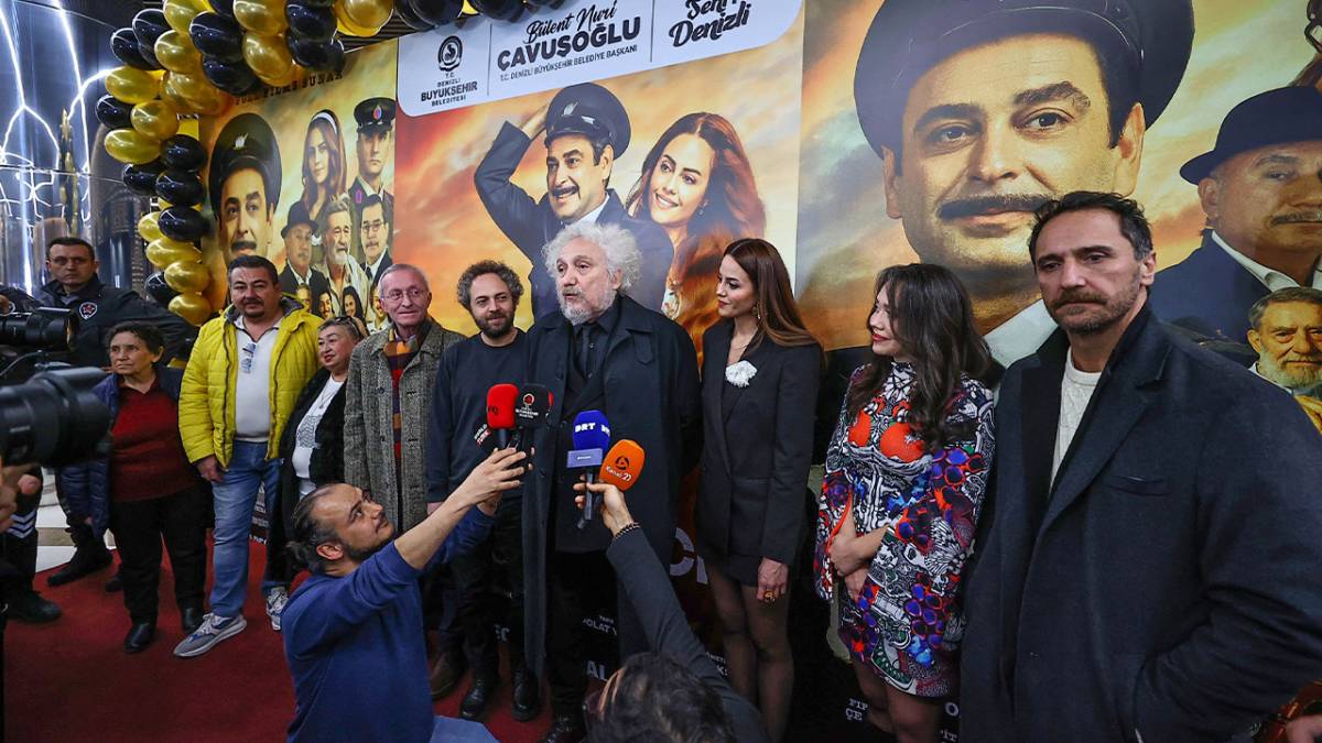 Bak Postacı Geliyor filmine muhteşem gala