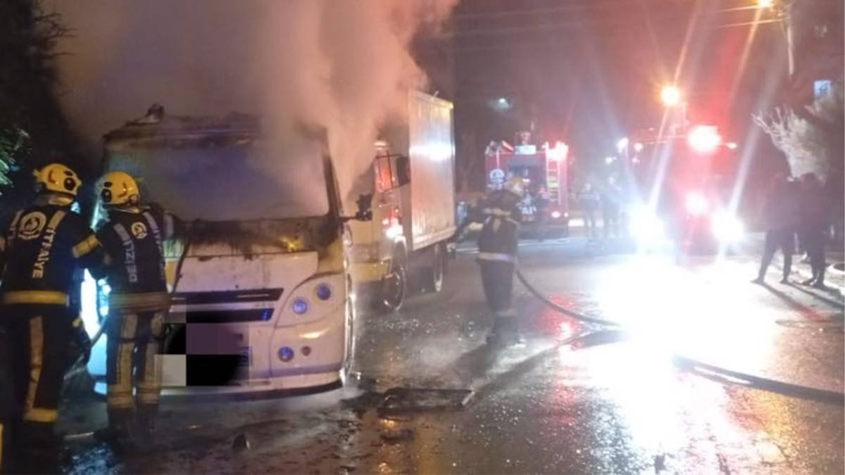 Minibüs park halinde iken yandı