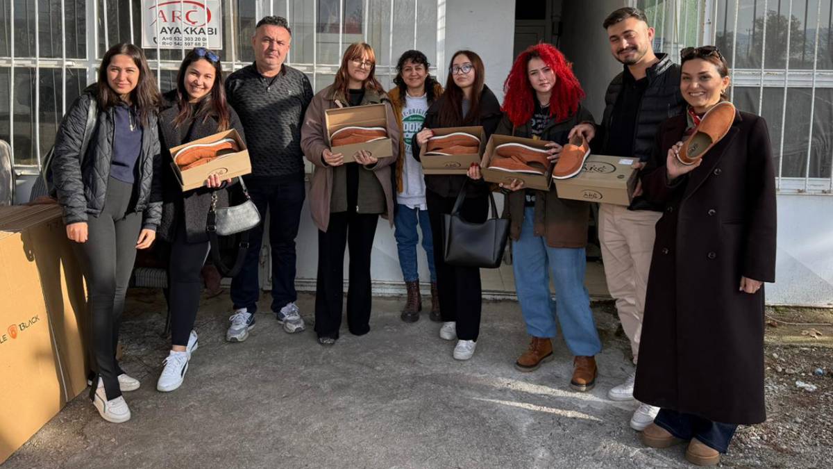 Babalarına Ayakkabı Yaptılar