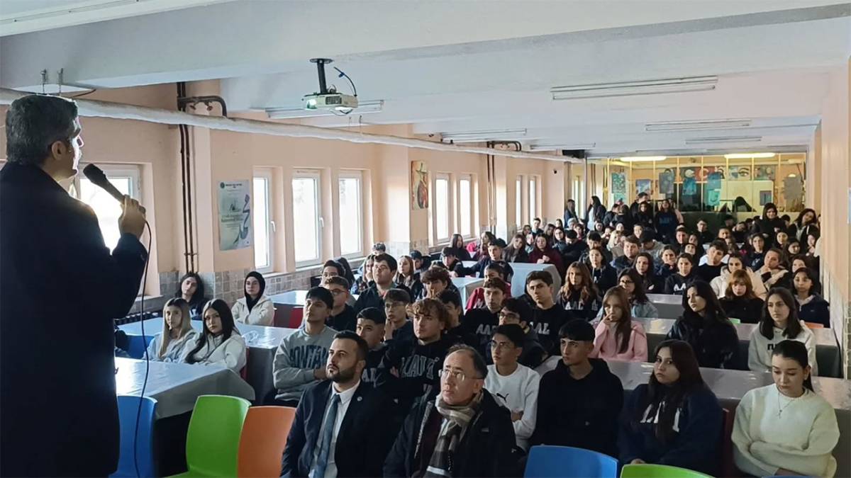 ÖĞRENCİLERDEN  YILDIRIM VE SOLAK’A TEŞEKKÜR YAĞMURU