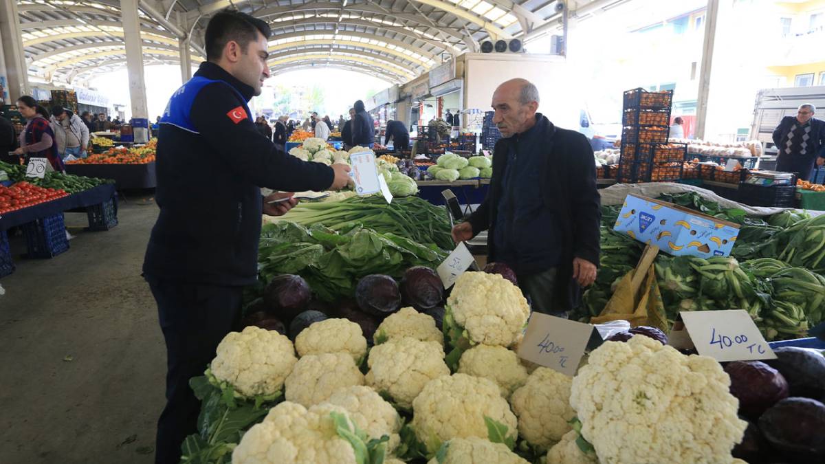 PAMUKKALE’DE PAZAR FİYAT ETİKETLERİ ESNAFIN ELİNDE