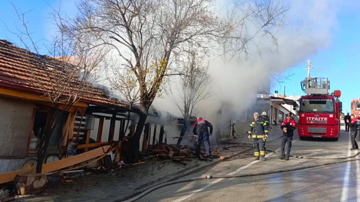 Yatağan’da ev tamamen yandı