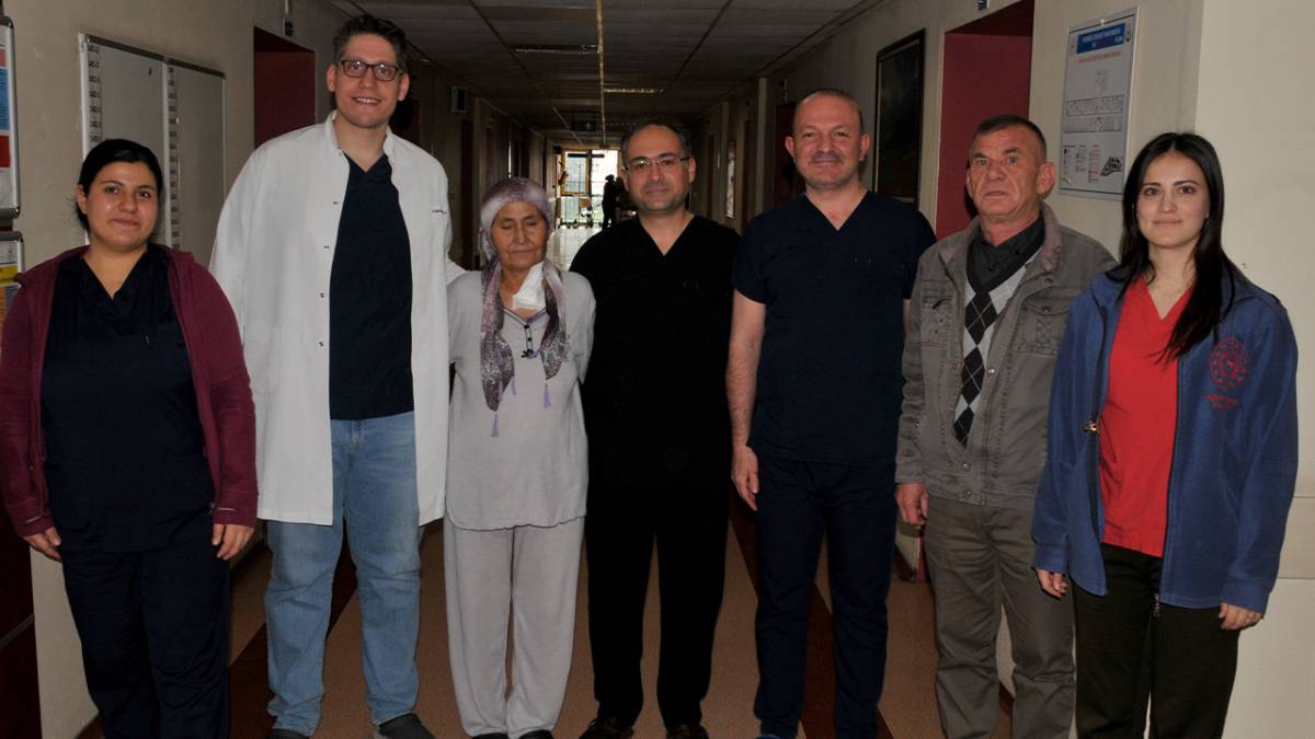 Midesinden yeni yemek borusu yapıldı