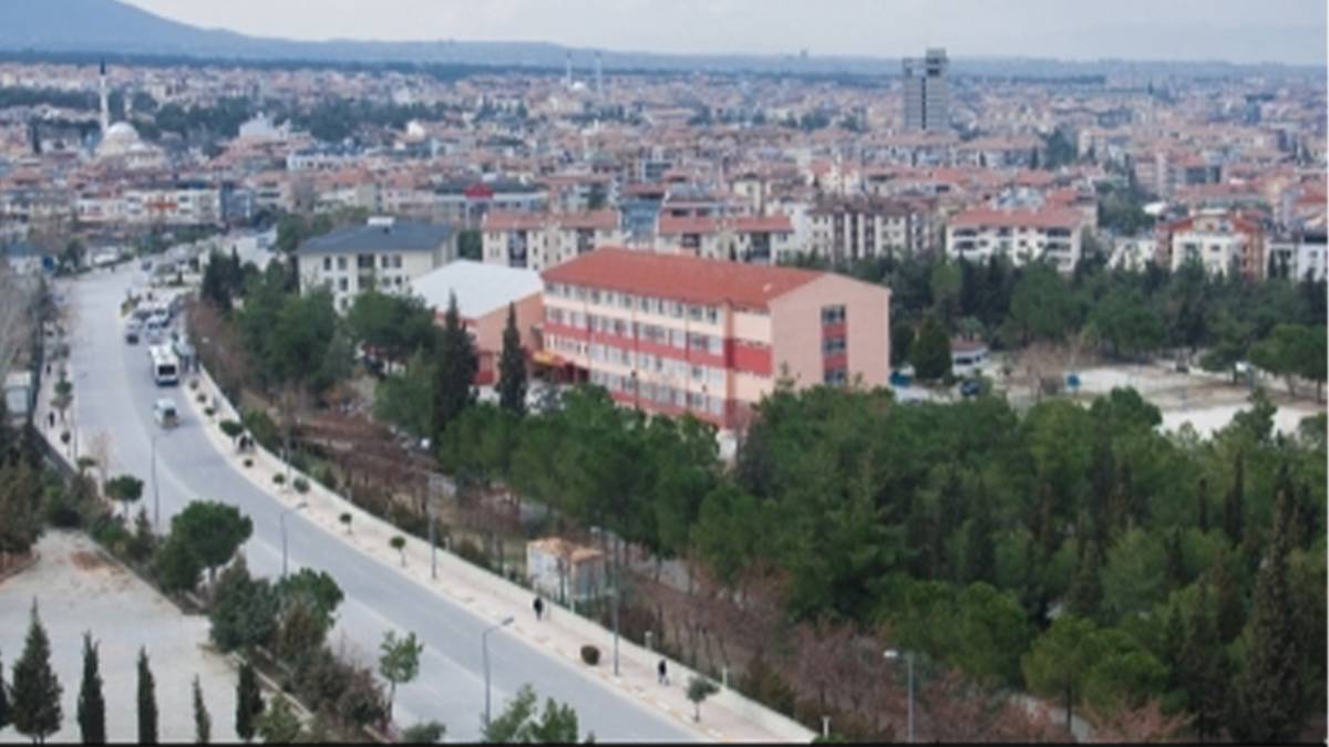 DENİZLİ'DE TARİHİ OKUL BİNASI YIKILDI