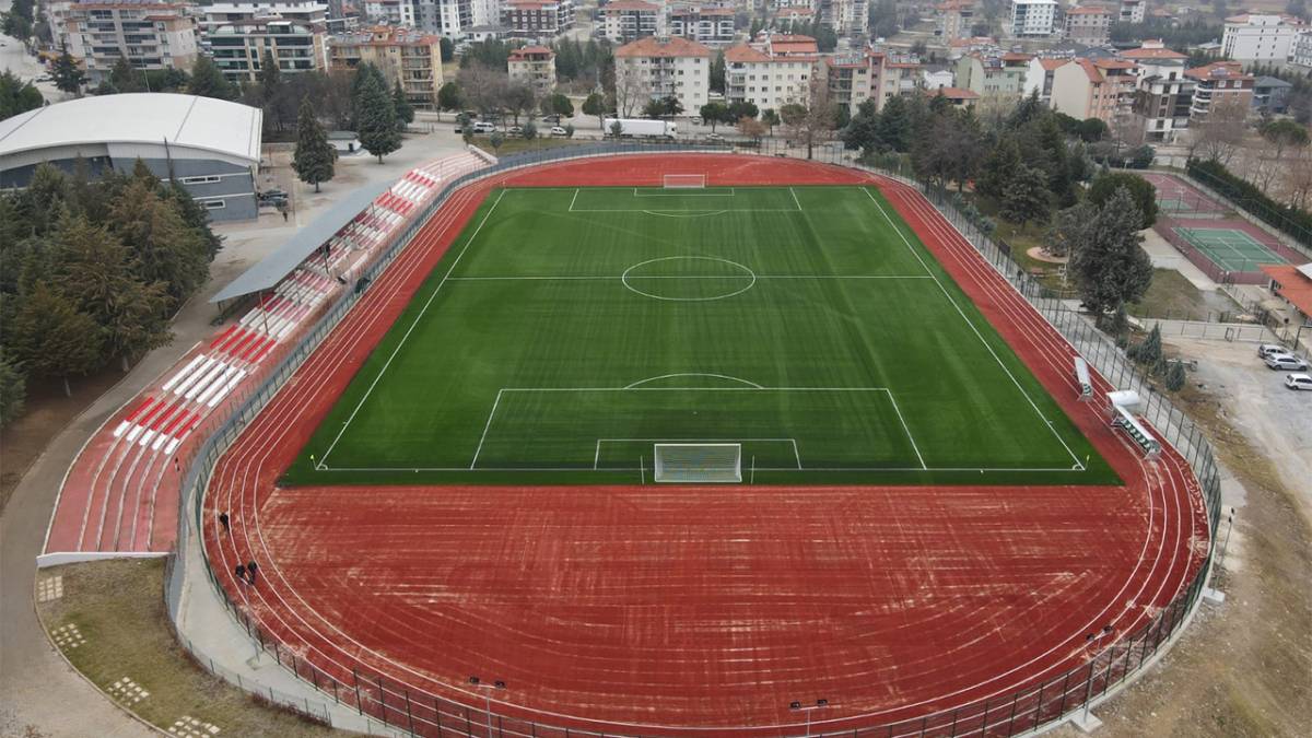 ACIPAYAM YENİ FUTBOL SAHASI'NA KAVUŞTU