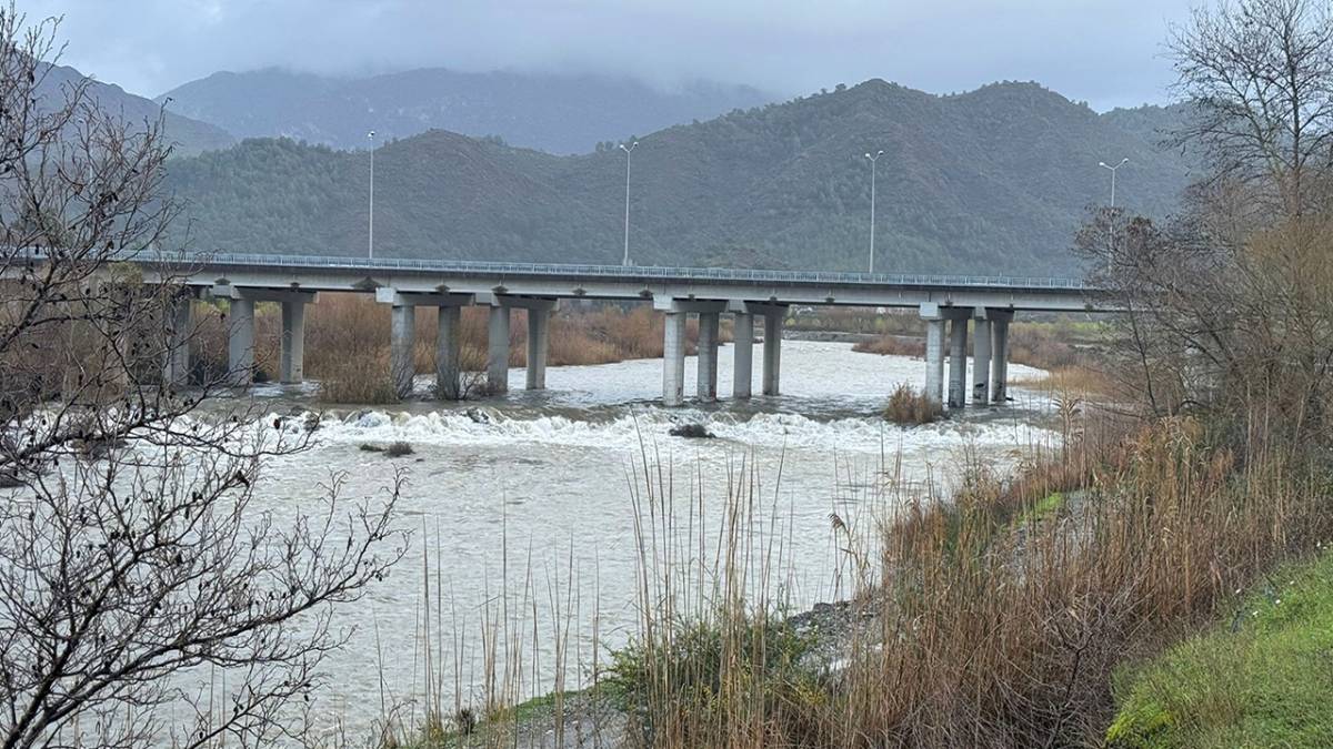 Akköprü Barajı’nda kontrollü su salınımı başladı