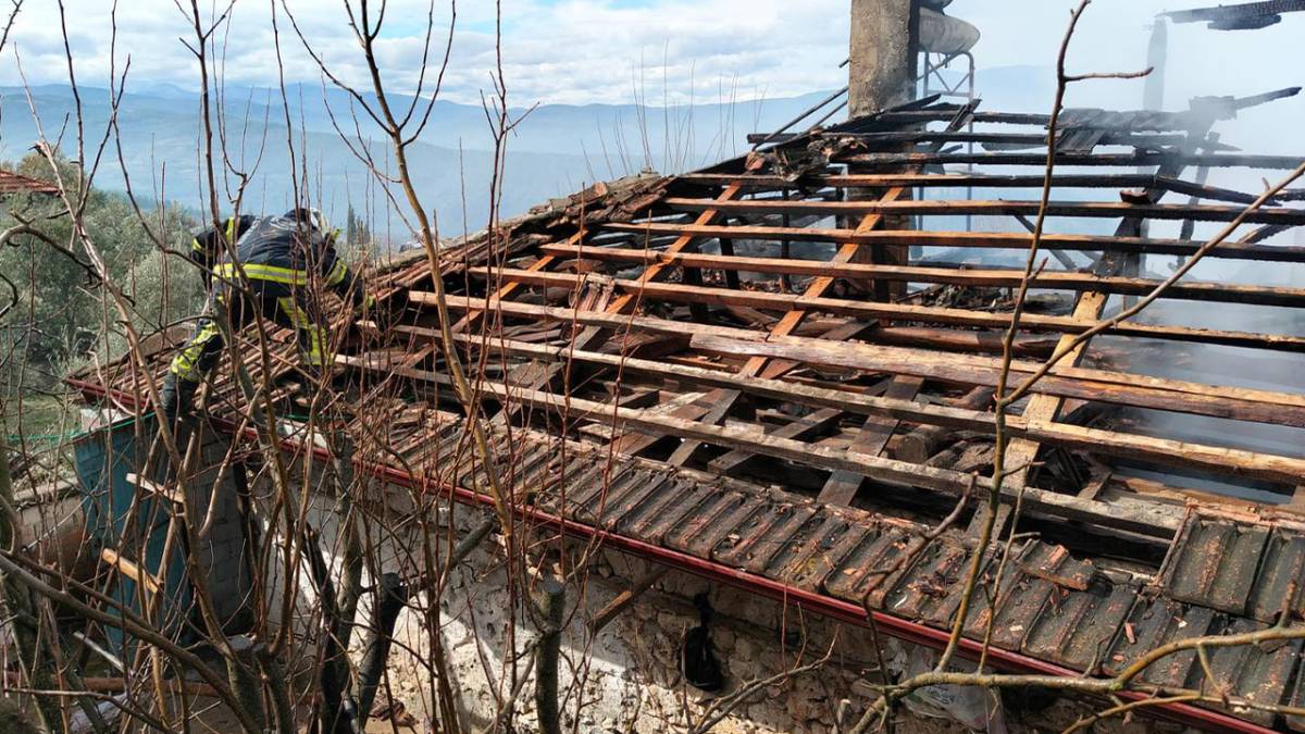 Kale ilçesinde korkutan ev yangını