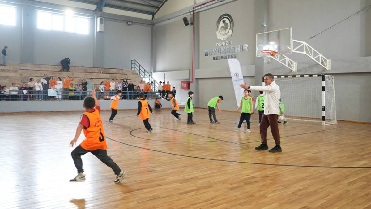 ‘Sınıflar Arası Futsal Turnuvası’nda heyecan sürüyor