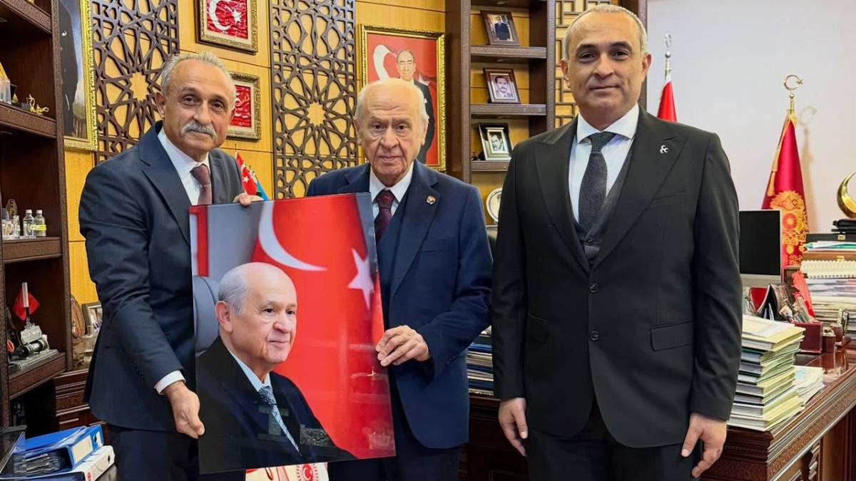 Keskin’den Bahçeli’ye cam üzerine işlenmiş anlamlı portre