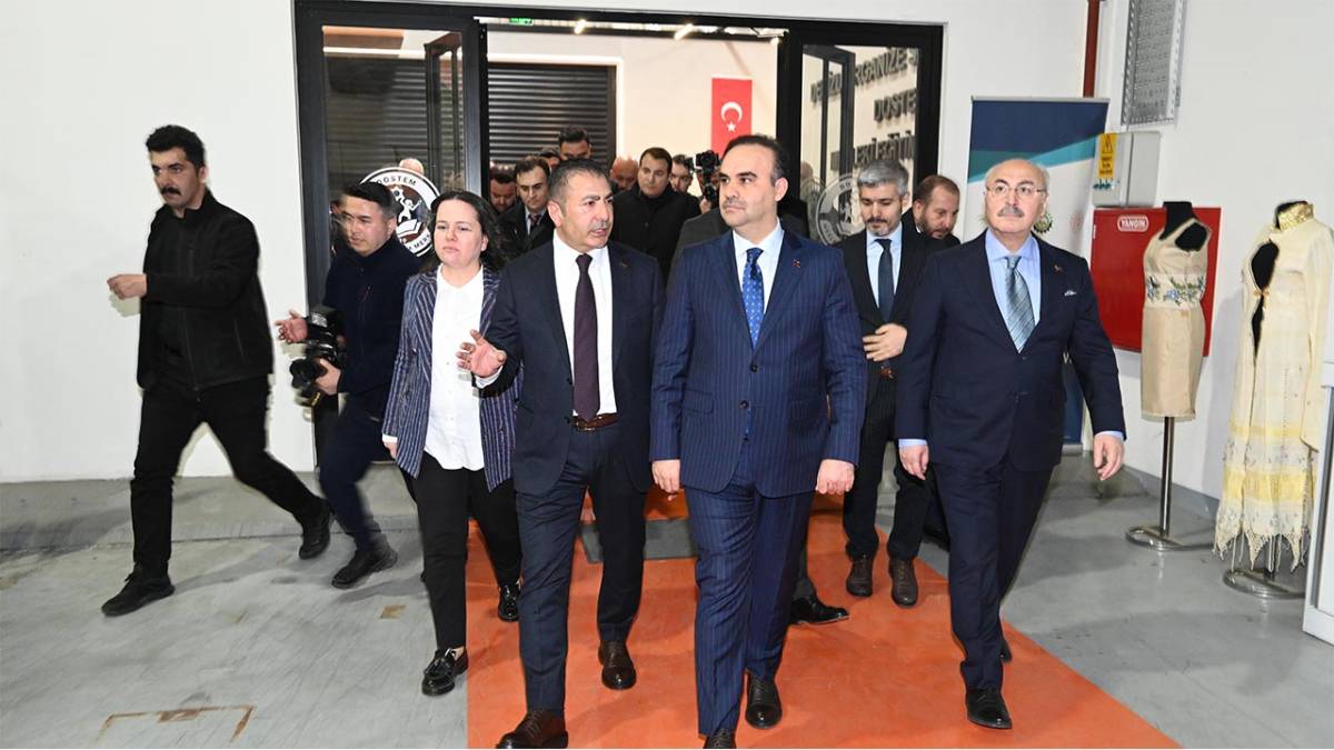 SANAYİ BAKANI, DTO’NUN TEKNİK TEKSTİL MERKEZİNİ İNCELEDİ