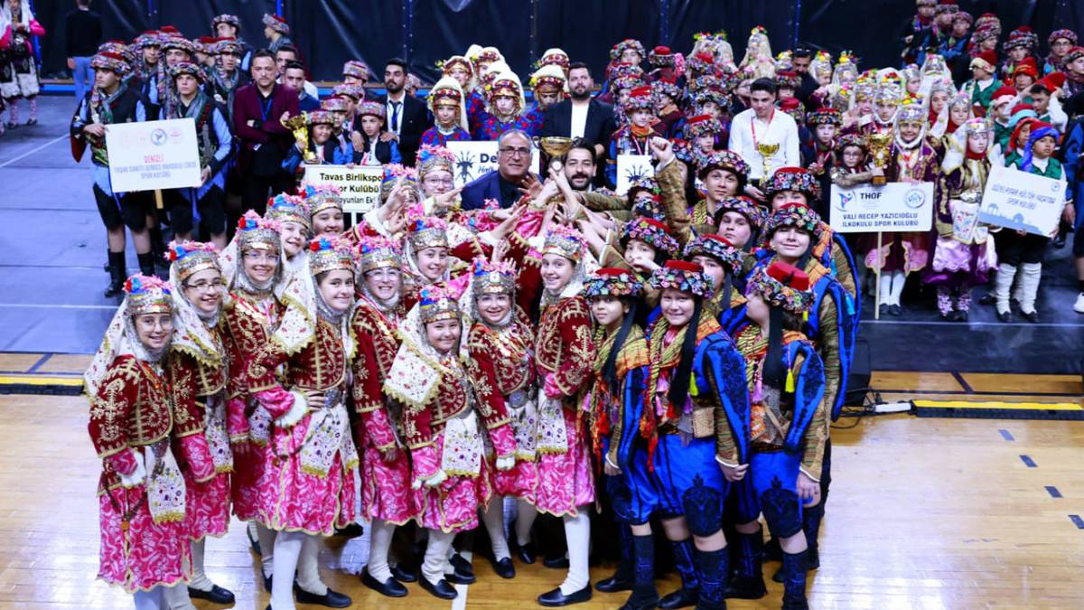 HALK OYUNLARI ŞÖLENİ İZLEYENLERİ MEST ETTİ