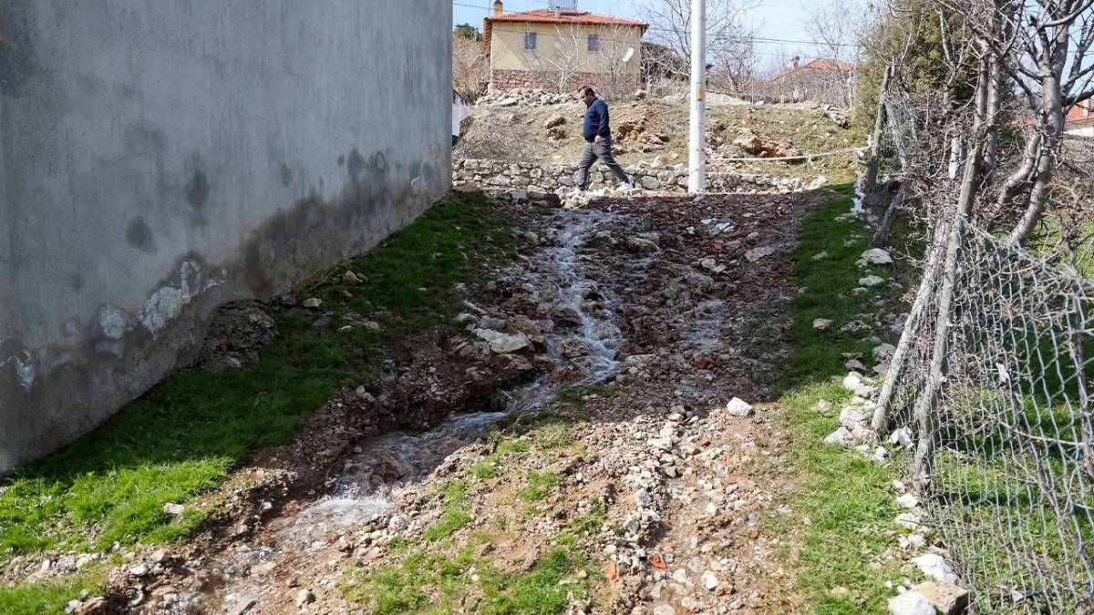 Çameli’nde Yer Altı Suları Yüzeye Çıktı