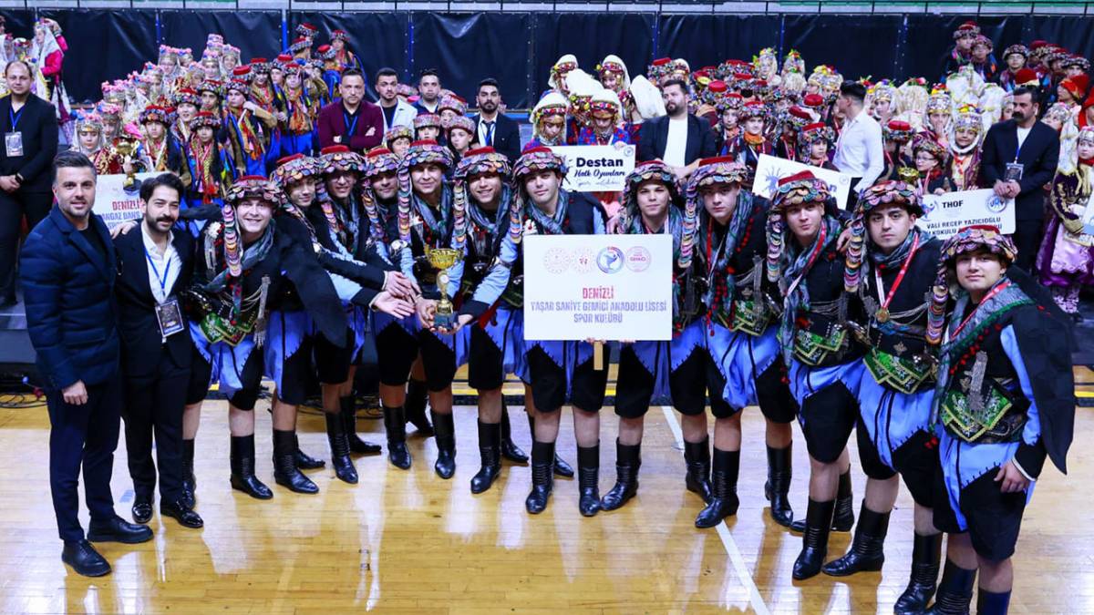 HALK OYUNLARI ŞÖLENİ İZLEYENLERİ MEST ETTİ