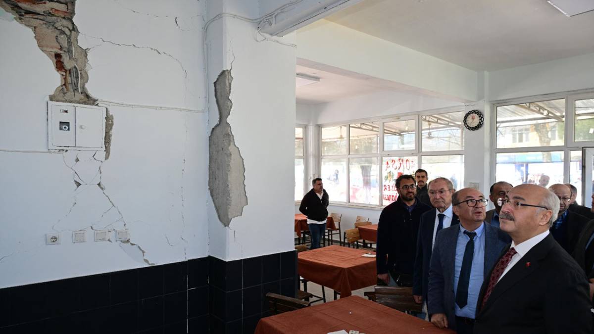 Vali Köşger Buldan'da Artçı Sarsıntıya Yakalandı