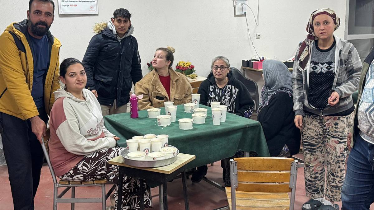 Büyükşehir mobil ikram araçları deprem bölgesinde sahada