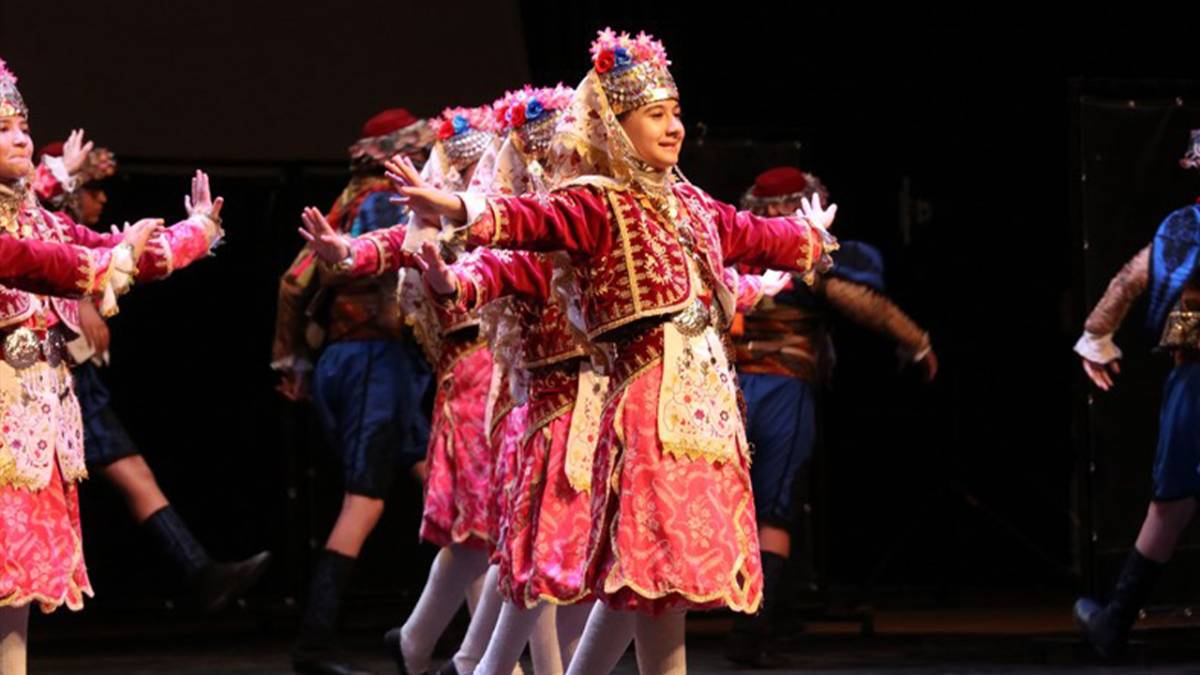 Halk Oyunları Yıldızları Denizli'de Buluşuyor