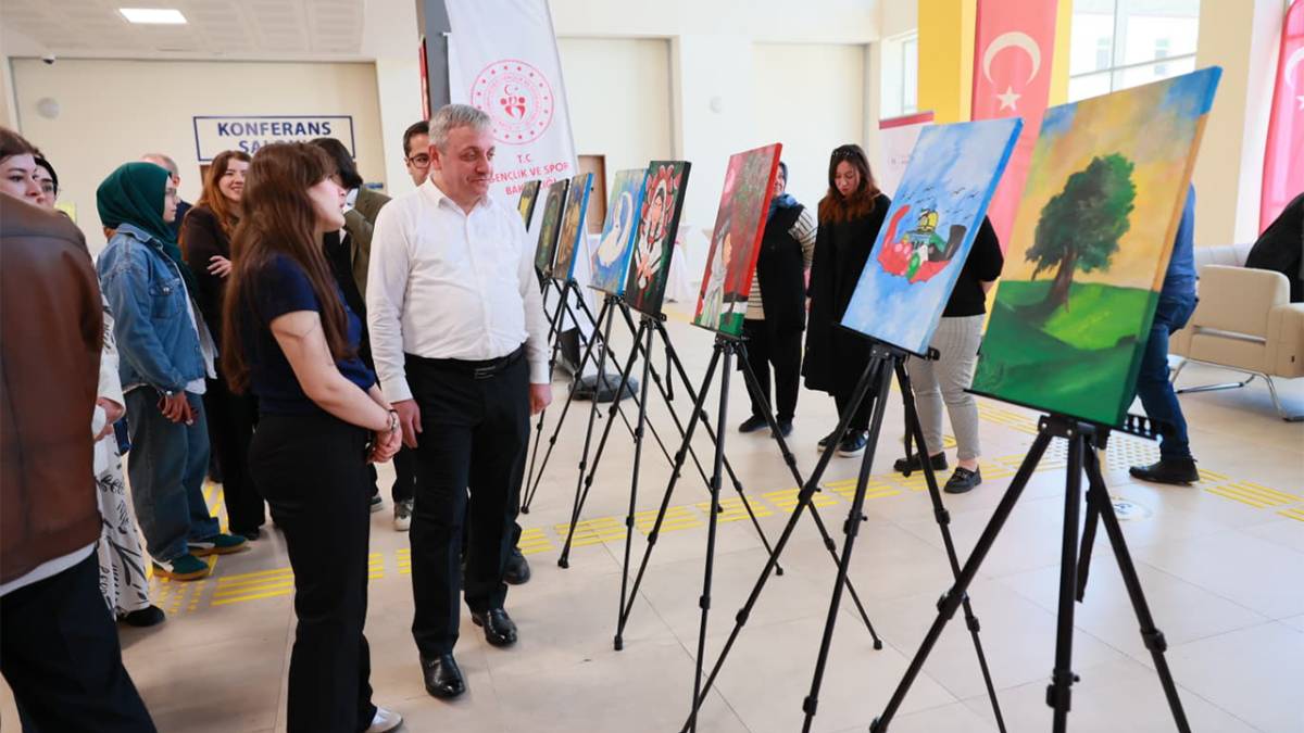 KÜLTÜR SANAT YARIŞMALARINDA SAHNE GENÇLERİN