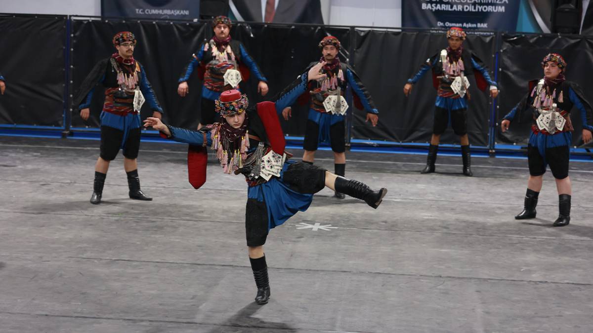 HALK OYUNLARI ŞÖLENİ BULDAN’DA İZLEYENLERİ MEST ETTİ