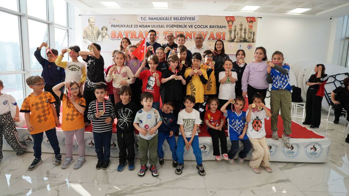 PAMUKKALE’DE SATRANÇ TAHTASINDA 23 NİSAN RÜZGÂRI