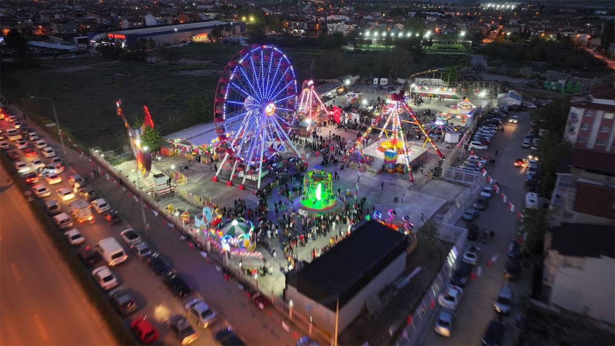 PAMUKKALE’DE LUNAPARK KEYFİ 2 GÜN DAHA UZATILDI