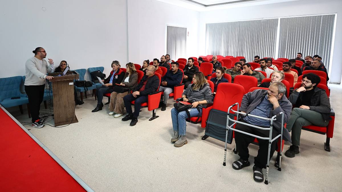 Denizli Büyükşehir’den Pet Shoplara eğitim desteği