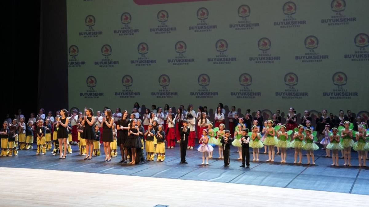 Başkan Çavuşoğlu minik yeteneklerle 23 Nisan’ı karşıladı