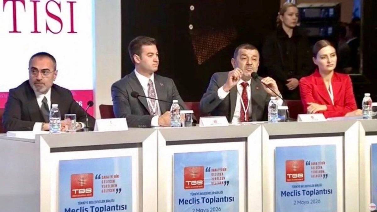 TBB Toplantısında Arbede Nuri Çavuşoğlu Kürsüde Hedef Oldu