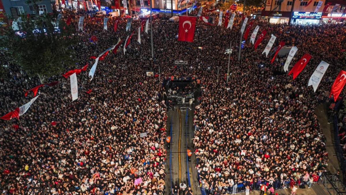 Sevilen sanatçı Sefo Denizli’yi salladı